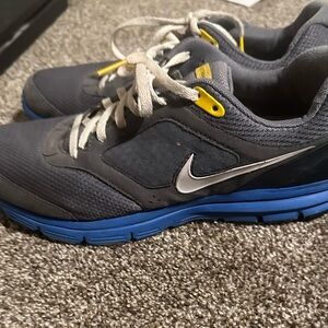 Men’s Nike lunars size 9